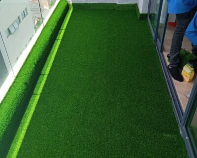 Natural-green-grass-carpet-for-balcony